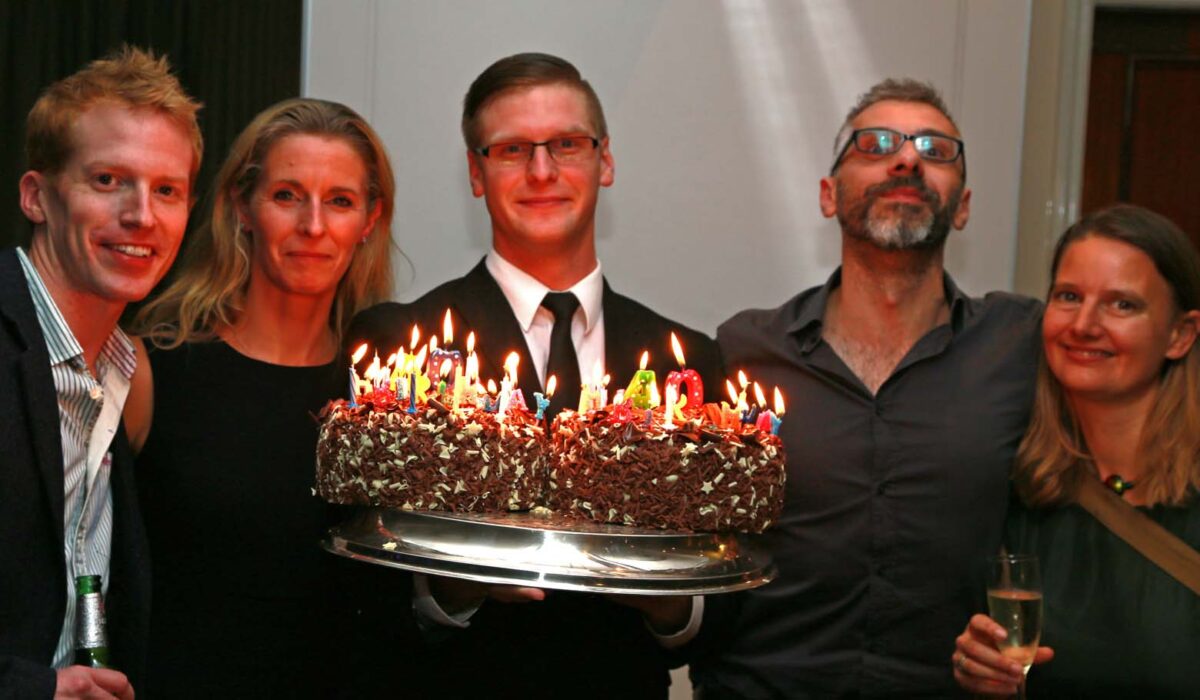 2016 BVDSG 40th Gala Dinner Cake & Committee Members